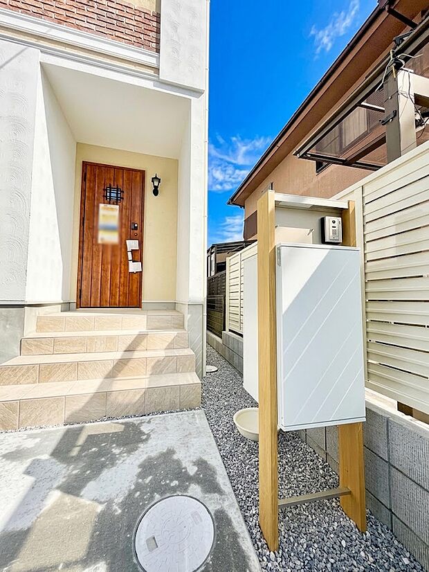 7号棟  ■ シンプルで美しく、住まいの第一印象を彩る玄関です