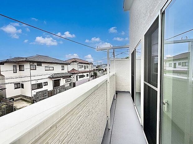 1号棟 ■ 季節の移ろいを感じられる開放的な空間です