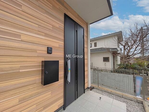 1号棟 ■ シンプルで美しく、住まいの第一印象を彩る玄関です
