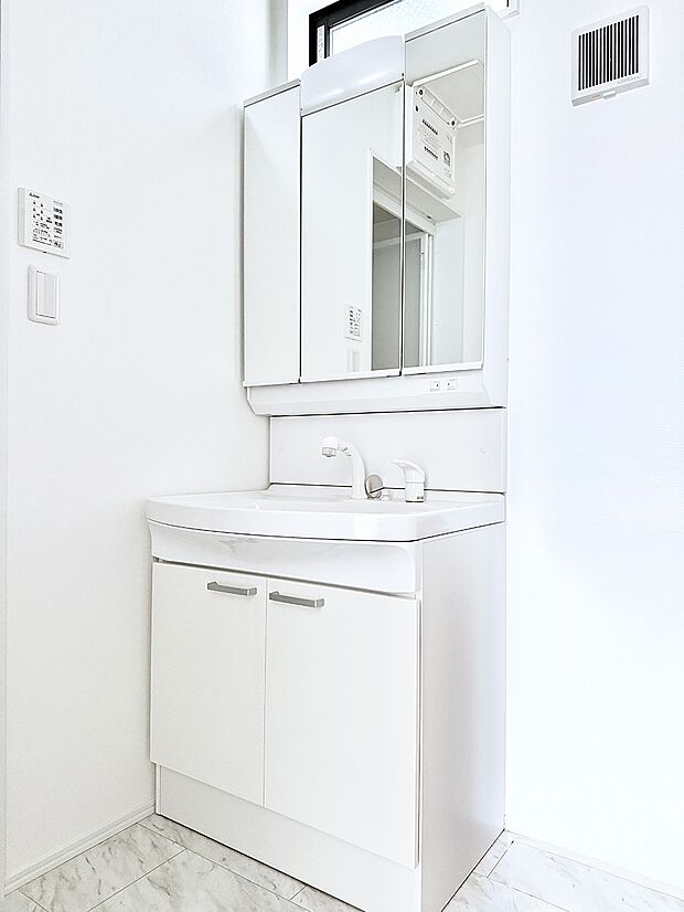 1号棟 ■朝の準備がスムーズにできる広さです