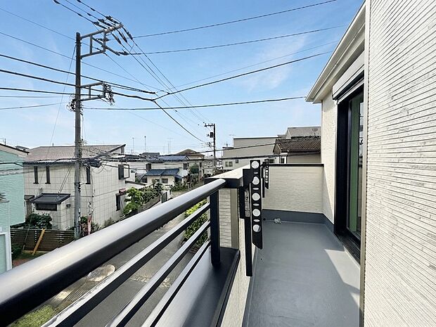 C号棟  ■ 季節の移ろいを感じられる開放的な空間です