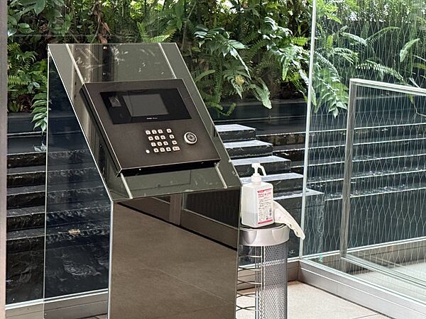 オートロック付きのエントランス