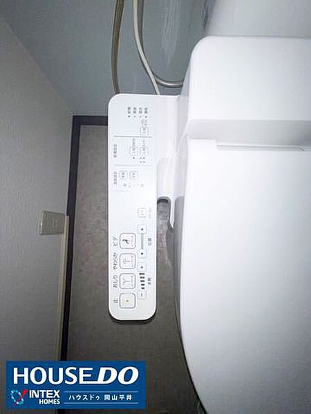 操作しやすいボタンと節電機能を備えた温水洗浄便座！