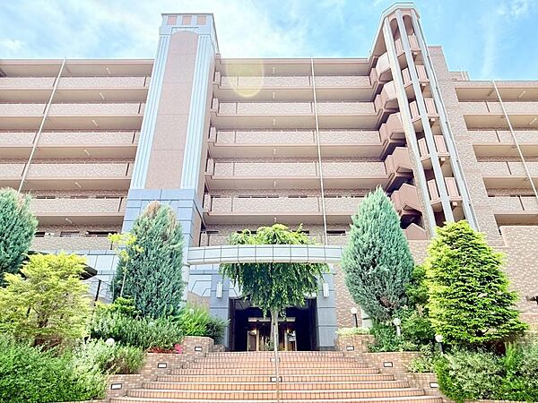 平成15年6月建築♪重厚なタイル張りの外観、広々エントランス♪