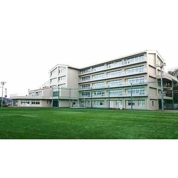 熱海市立熱海中学校（1865m）