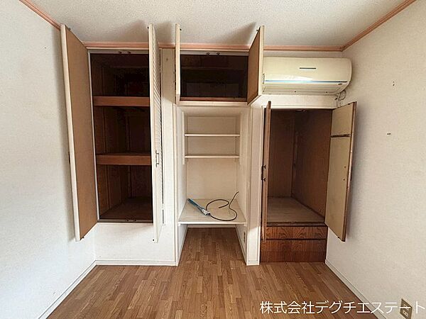 2階洋室収納