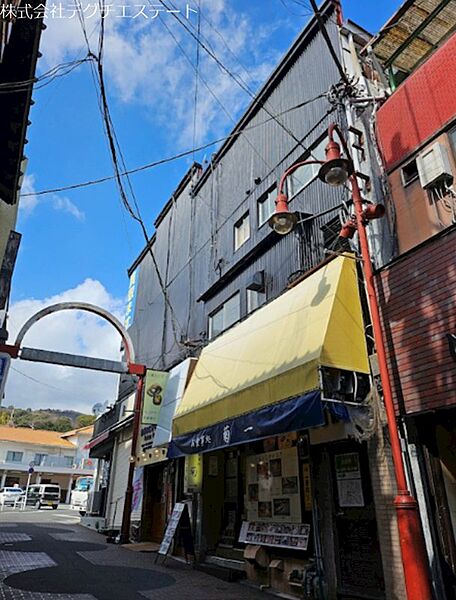 アーケードのある商店街に近く、買物や散策を気軽に楽しめる住環境。