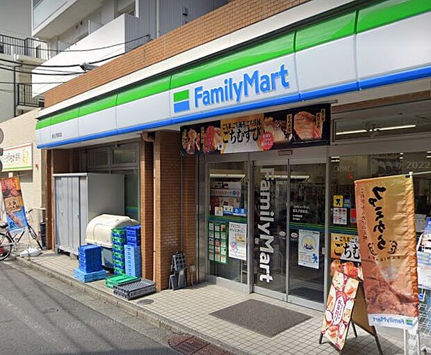 ファミリーマート 新丸子駅前店まで徒歩2分・142ｍ