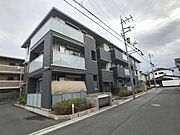 久津川駅より徒歩10分 3階 築6年8ヶ月の賃貸物件