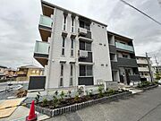 久津川駅より徒歩7分 3階 築2年11ヶ月の賃貸物件