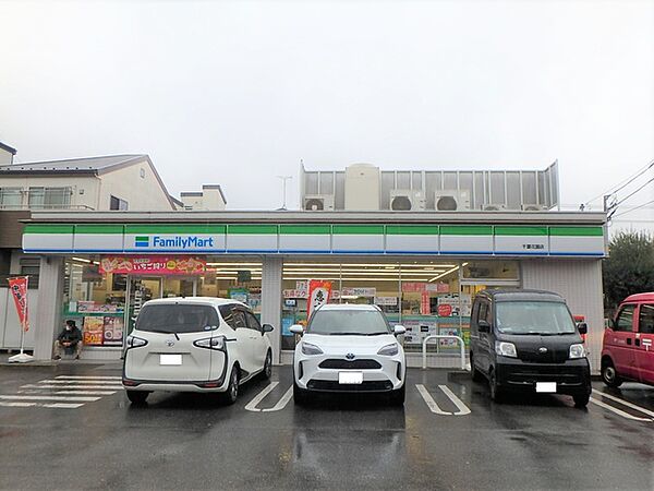 ファミリーマート 千葉花園店630m徒歩8分