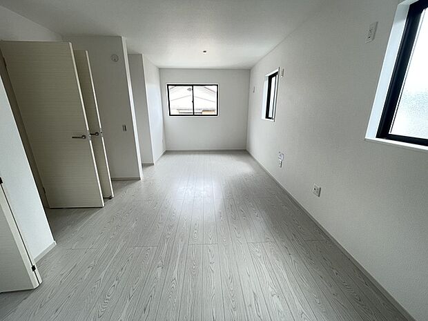 間仕切り対応可能設計の11.4帖洋室