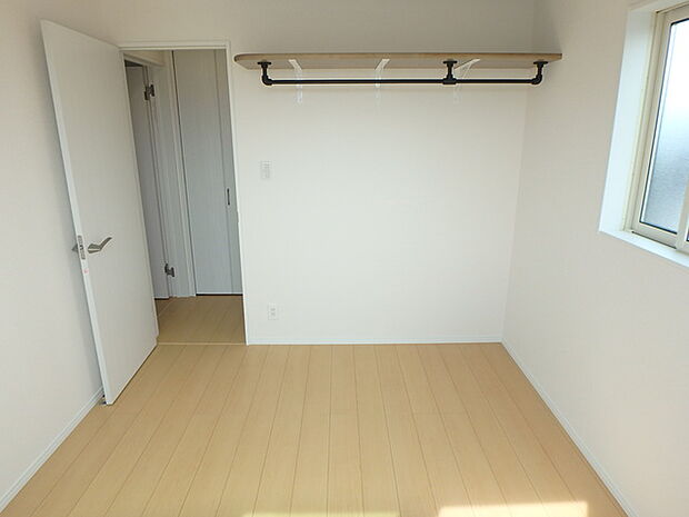 3階4.5帖洋室　カウンター棚があります