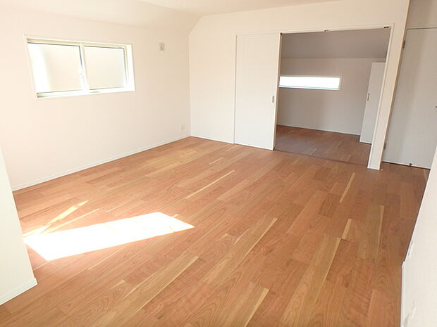 LDKと5帖洋室は間仕切りで開閉します