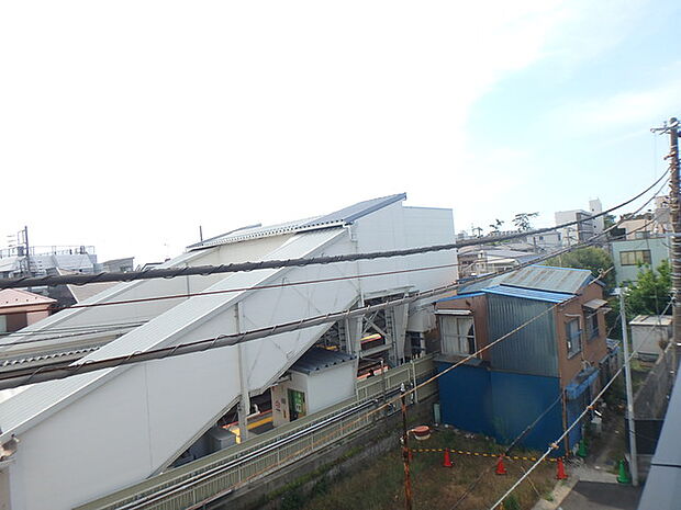 バルコニーからの眺望 徒歩1分「海神」駅が見えます