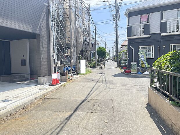 南側前面道路約4m公道(東向き)