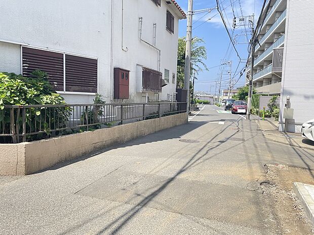 南側前面道路約4m公道(西向き)