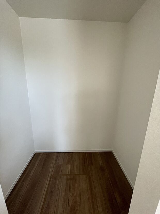 9帖納戸　ＷＩＣ内に床下収納もあります