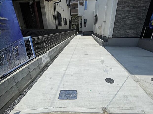 駐車スペース2台とれます（縦列）