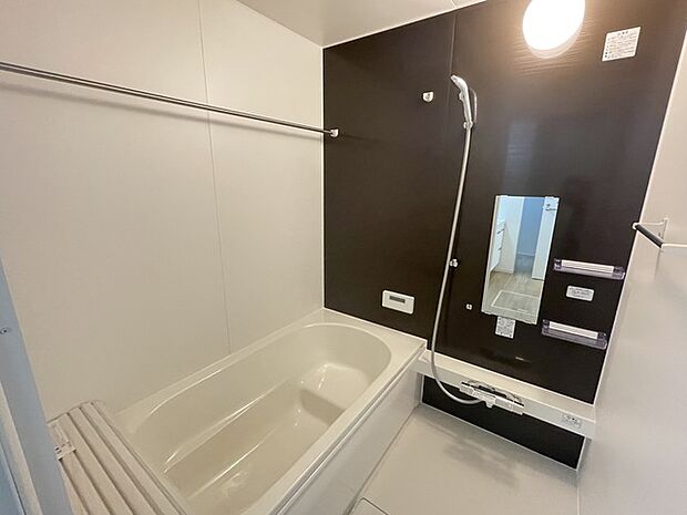 追い焚き・浴室乾燥機付きです 浴槽も広くゆったりご入浴できます