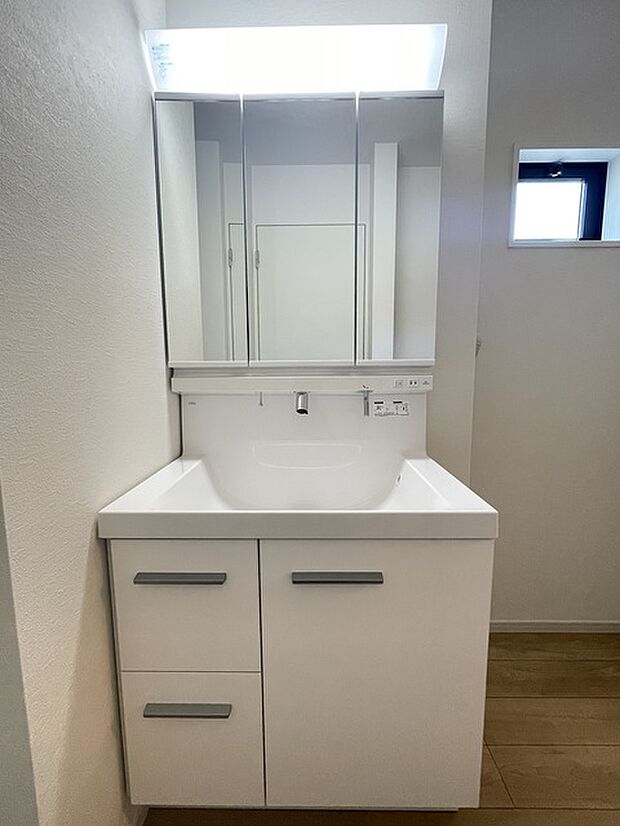 鏡裏にすっきり収納できる洗面化粧台