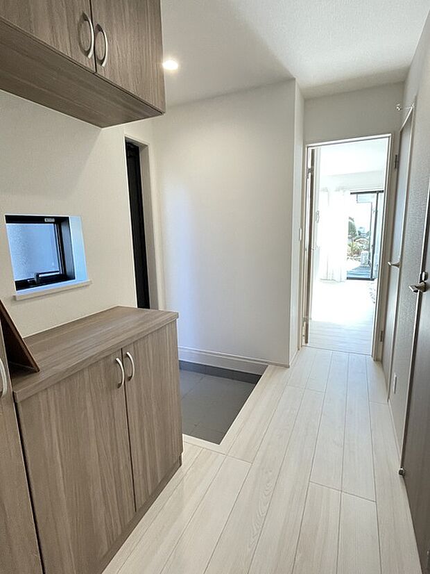 玄関からリビング