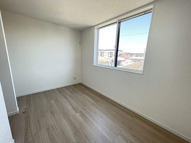 5.6帖洋室 2面採光明るいお部屋です