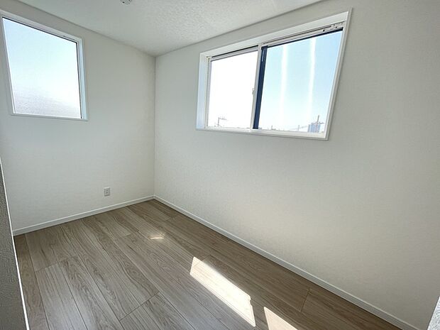 5帖洋室 2面採光明るいお部屋です