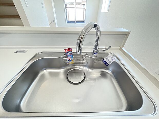 スタイリッシュな浄水器付タッチレス水栓