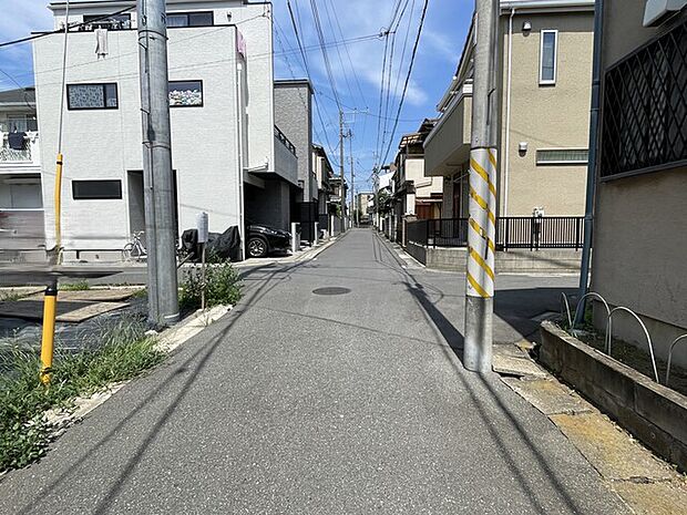 北側前面道路 幅員約4m私道(西向き)