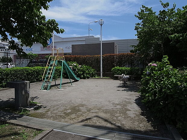作新台4丁目第2公園300m徒歩4分