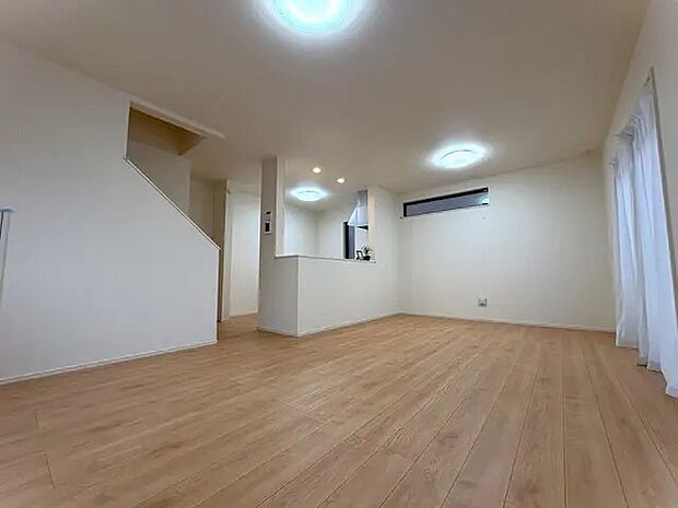 17帖LDK 内装はホワイト×ナチュラル系を採用♪