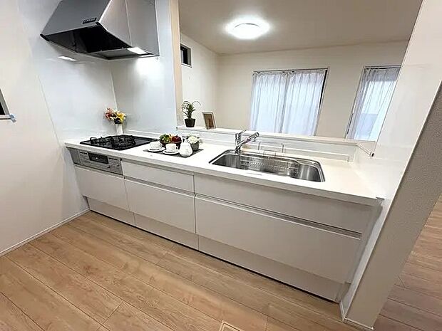 収納たくさんのシステムキッチン