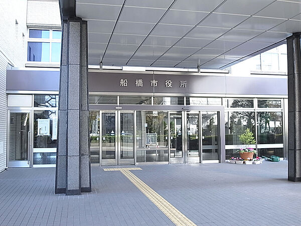 船橋市役所910m徒歩12分