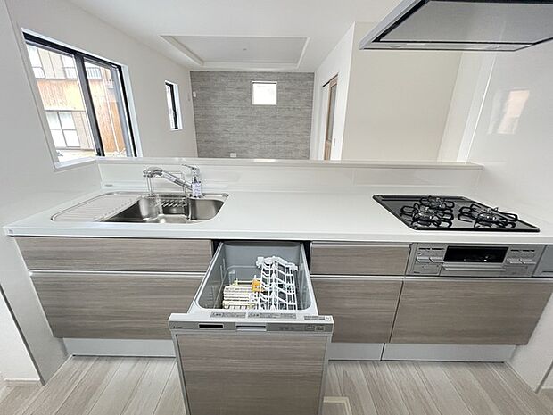 会話を楽しめる対面式キッチン 浄水器・食洗機付です