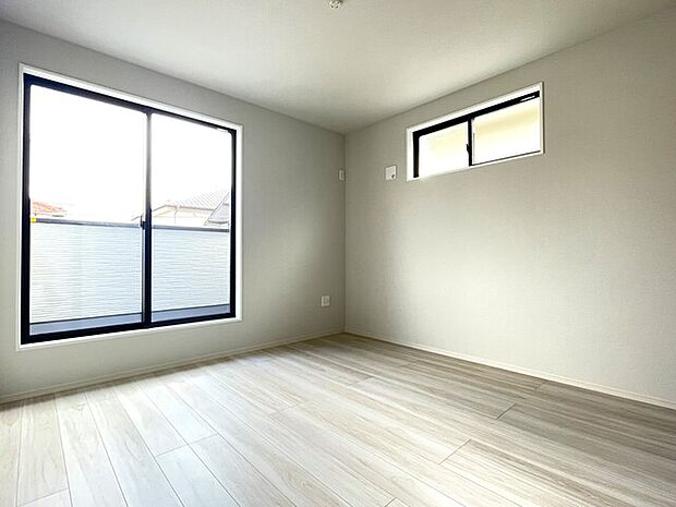 8.3帖洋室 主寝室に バルコニーへはこちらのお部屋から出入りします