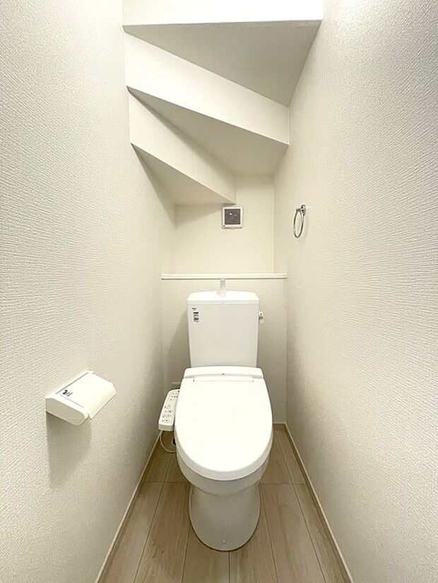 1階ウォッシュレットトイレ(2階にもトイレはあります)
