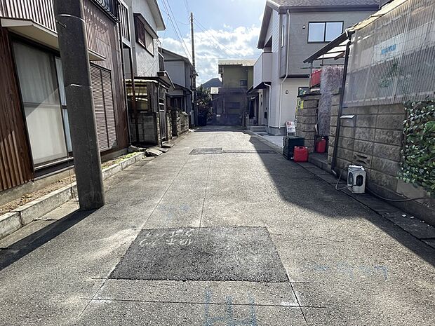 前面道路 物件道路右側です