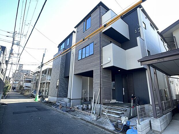 右側が1号棟です　完成間近です♪