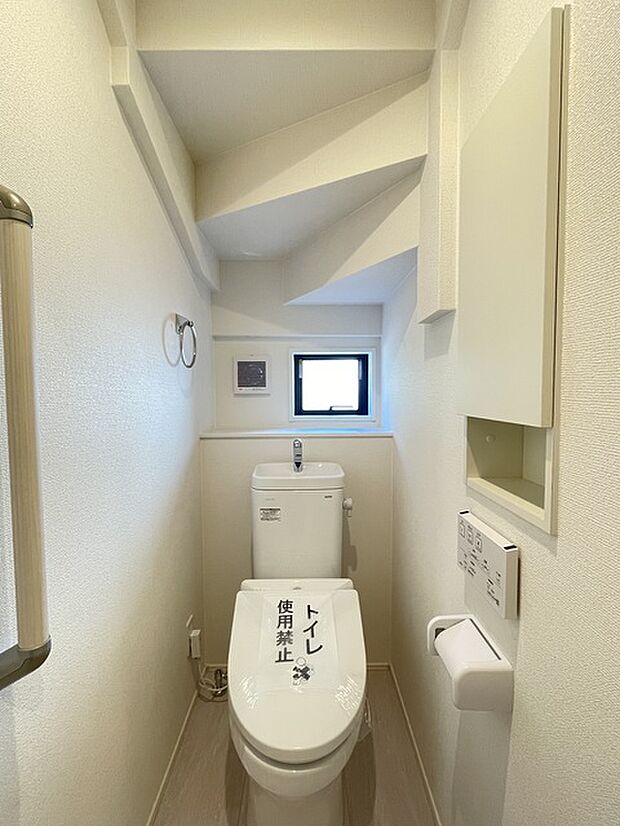 1階ウォシュレットトイレ　トイレは2階にもあります