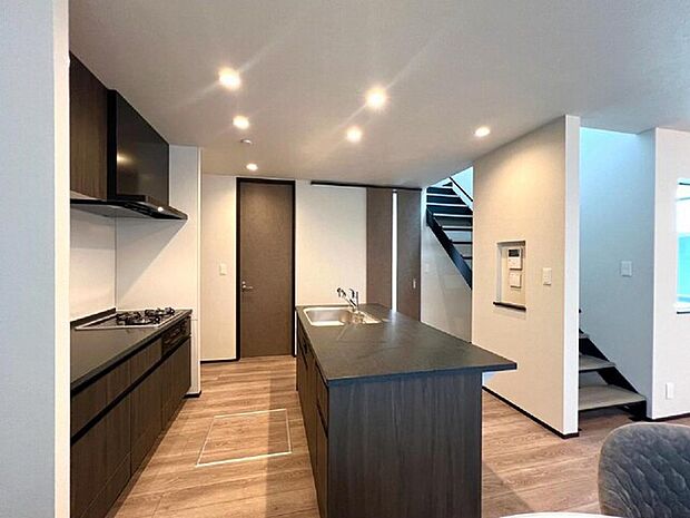 回遊動線がキッチンをみんなで楽しむ空間に