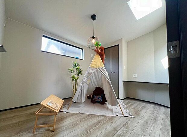 WIC・カウンターデスク造作済みです