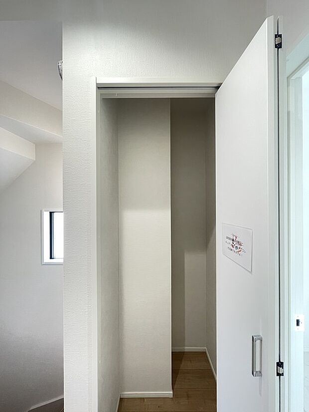 キッチン　パントリー　キッチン用品やストック品などいろいろ収納できます