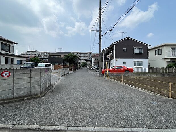 西側前面道路北向き