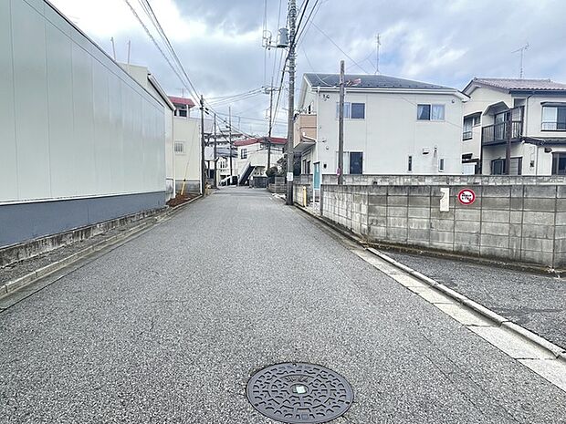 南側前面道路 西向き