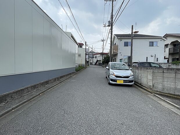 南側前面道路 西向き