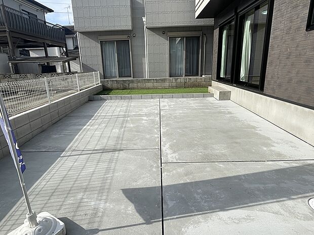 駐車場 並列2台駐車可(2台目は小型車を想定)