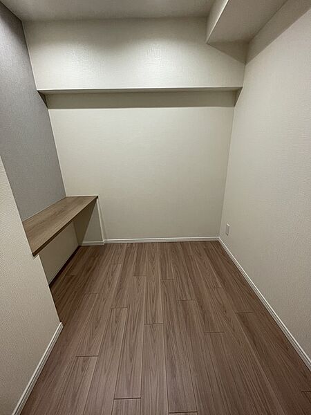 2.4帖納戸　カウンターのある納戸です
