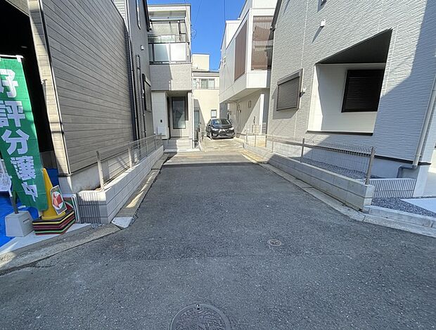 側面道路　幅員約4ｍ