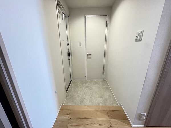 玄関ホール　人感センサー照明仕様です